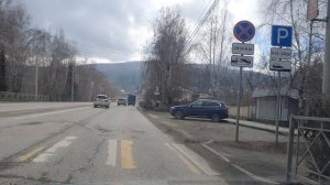 По апрельской столице