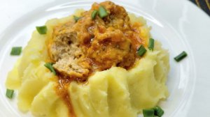 Готовлю по такому рецепту много лет и другого не ищу! Вкусные фрикадельки меняйте только гарниры.