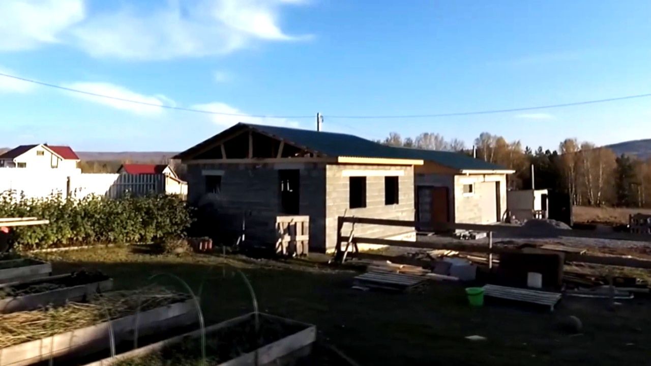 Как самому сделать двускатную крышу. Двускатная крыша своими руками.