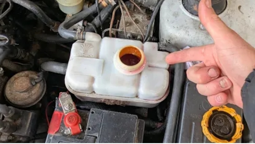 ‼️Давит антифриз в расширительный бачок‼️Поднялся уровень масла.#cars #automobile