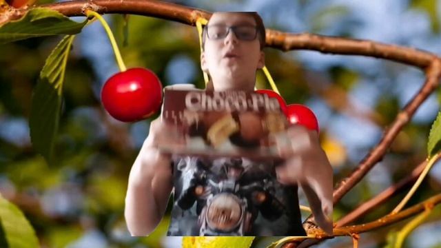 Георгий Бондаренко в рекламе Choco Pie со вкусом вишней