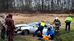 Легковушка столкнулась с электричкой в Брянской области