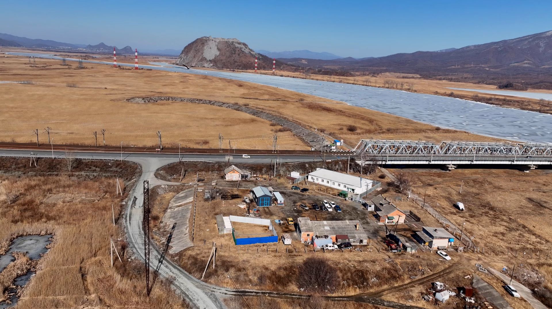 Мне бы в небо (полёт над: пляж Волна, гора Брат, мост через реку Сучан и гора Сестра)