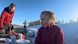 #заливпикник// пикник с семьёй. Полина добралась до камеры))))