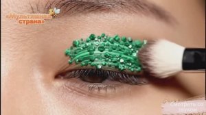 Макияж драгоценными камушками. ИИ - анимация.