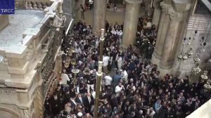 Церемония схождения Благодатного огня в храме Гроба Господня в Иерусалиме