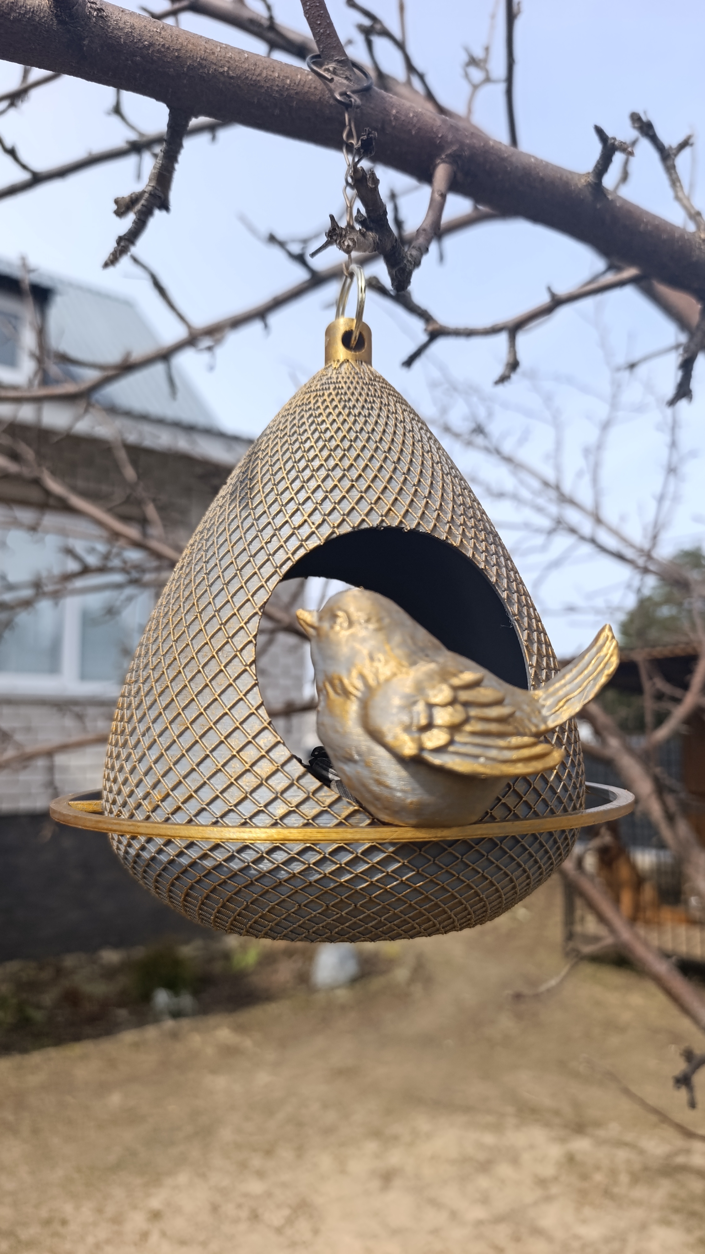 Украшение сада своими руками/ Крашу пластик