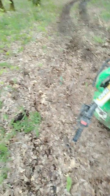 квадр весит в воздухе