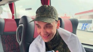 "Отставить слезы" - вернувшиеся из плена российские бойцы созвонились с родными.