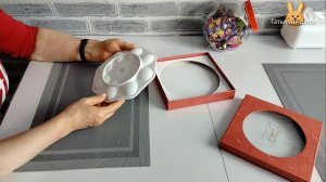 Перед Пасхой:
Яйца покрасила, а куличи  купила!