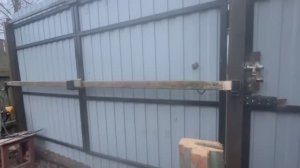 Как я сделал, как сделать ворота, калитку из профнастила и профиля своими руками