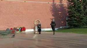 Смена караула у Вечного огня в Москве