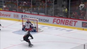 КХЛ. Авангард_ЦСКА матч 2 10042026 Патрихаев в последнее мгновение уходит рт силового приема Якупова