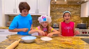 Настя и папа встретили колдунью [get.gt]