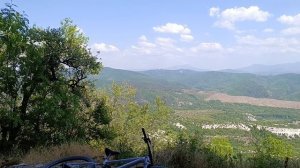 где то посреди