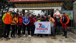 Группа Клуба 7 Вершин «Непальские ходоки» перелетела  в Луклу и поднялась в селение Пакдинг