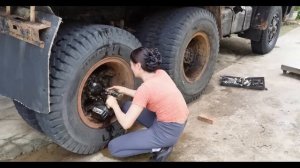 Девушка оживляет вьетнамский камаз