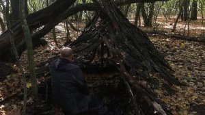 Охота на неизвестное существо, выследил его убежище, выживаю в лесу
