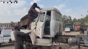 Пакистанцы превратили ведро 1988 года в современный тягач