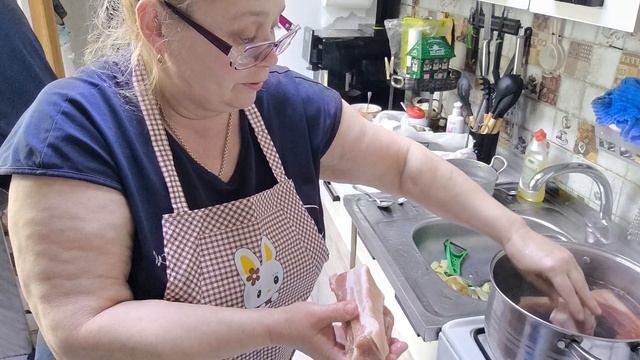 Сало в луковой шелухе. Какая красота.