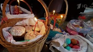 В Великую субботу в храмах по всей России освящают пасхальные угощения.