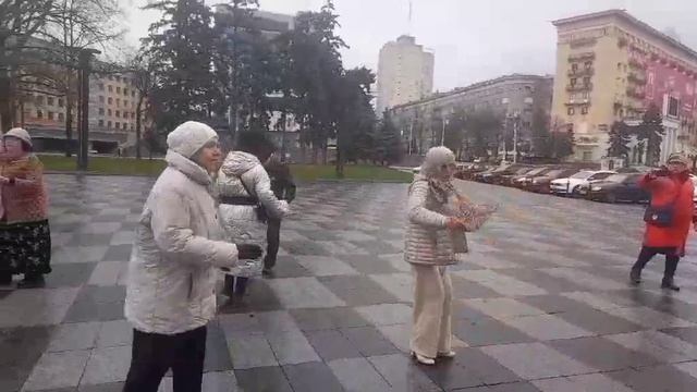 ХОРОШИ ВЕСНОЙ В САДУ ЦВЕТОЧКИ ТАНЦЫ ХАРЬКОВ АПРЕЛЬ 2026