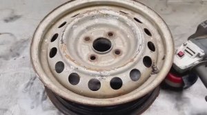 Не выбрасывай автомобильный диск, а сделай из него потрясающую печь-мангал для дачного участка