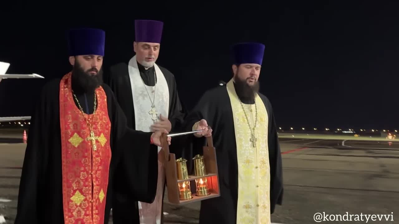 На Кубань прибыл благодатный огонь! Теперь частички священного пламени отправятся во все храмы и ...