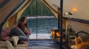 Уютный кемпинг на берегу озера, рыбалка и костёр.