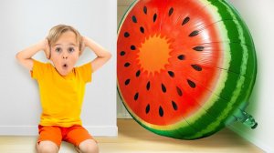 Крис и Алиса учатся играть вместе — Забавная история с воздушными шарами. ВИДЕО ДЛЯ ДЕТЕЙ