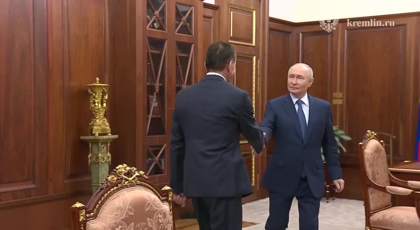 Путин накануне вечером встретился с губернатором Краснодарского края Кондратьевым.