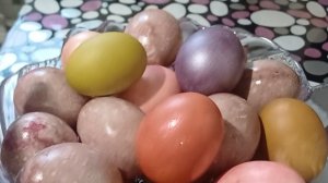 Красим пасхальные яйца: свекла, куркума, покупные🍨