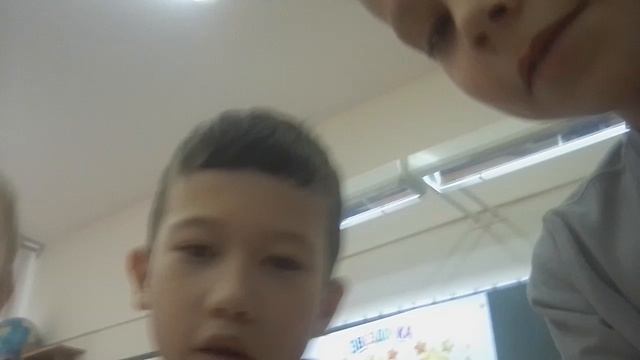 мы идём в 111 кабинет с друзьями