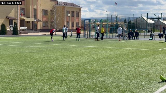 Футбольный матч ФК Беслъэней (Бесленей) - ФК Зеюко (Зеюко). 1 тайм