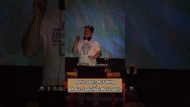 Склеил две песни (Mash Up)