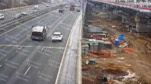 Водитель и пассажир погибли в ДТП с грузовиком на севере Москвы.