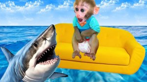 🙈Обезьянка спасается от наводнения!🌊