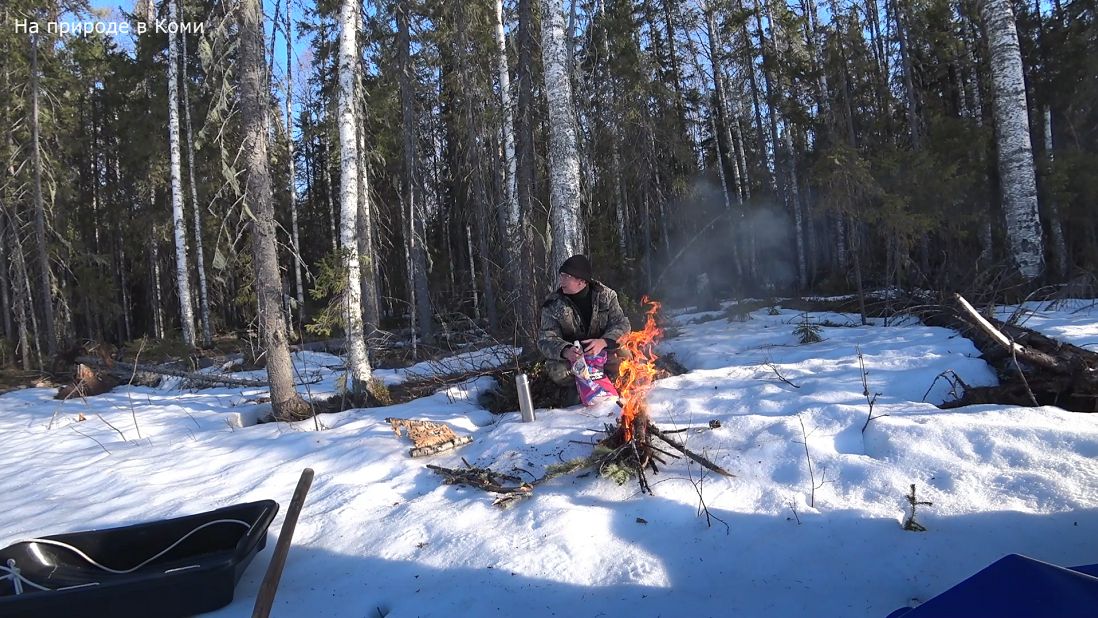 Привал у костра слушаю звук природы. Собрал весеннюю чагу. 22 серия