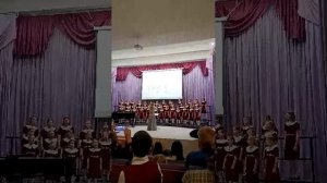 выступает наш хор (я на втором ряду с длинными волосами)