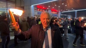 Депутат Госдумы Анатолий Аксаков с Благодатным огнем из аэропорта Внуково