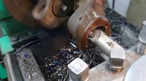 расточка цапфы КАМАЗ под подшипник на токарном станке