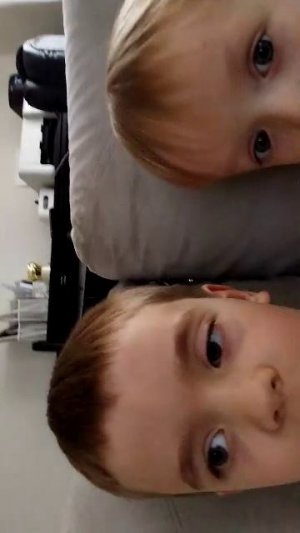 сидим с братом а ничего не делаем