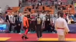 🤬Во время турнира по дзюдо в польском городе Бельско-Бяла тренер израильской детской команды👇