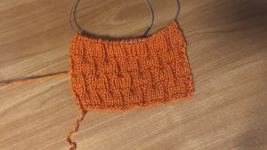 Универсальный теневой узор спицами для ваших изделий