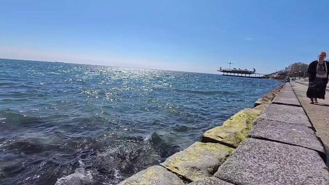 Крымская Ялта сегодня 2026 в Крыму 🌊 Набережная у моря, волны 🌊 Как выглядит море в Ялте сейчас?