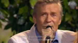 Под окном черёмуха колышется.