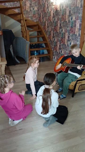 Как приковать внимание #гитарой #аккорды #гитараснуля