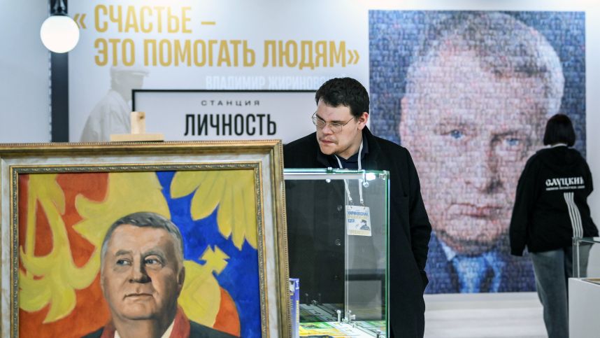 Уникальный формат: в Манеже открылась выставка в честь основателя ЛДПР