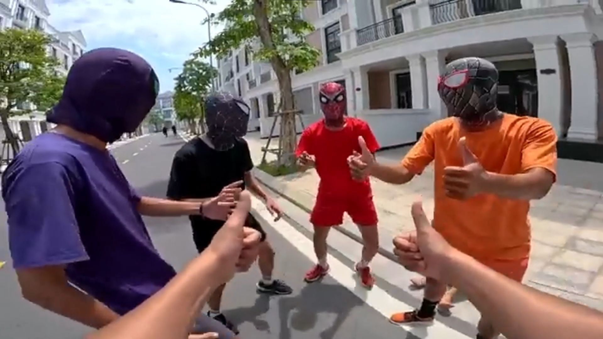 Команда Человека паука охотятся на бандитов