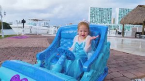 Disney Frozen Sleigh Ride and saving toys